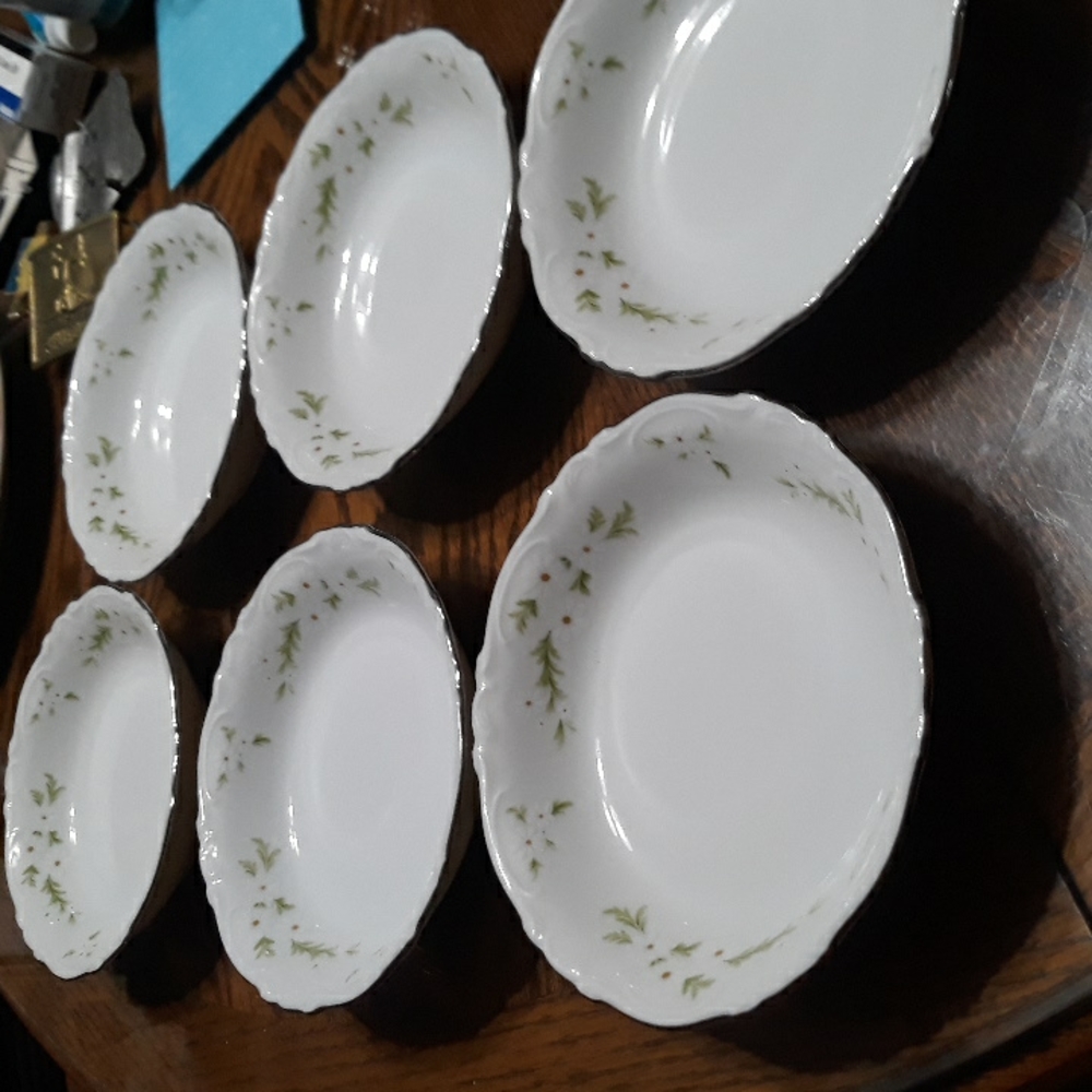 Vintage 1960’s Crown Jewel Bridal Wreath Desert Dishes